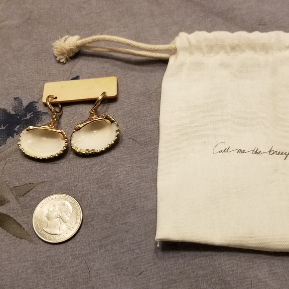 Call me the Breeze gold dipped seashell earrings NWOT - Picture 3 of 3